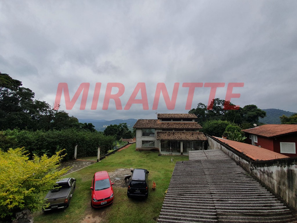 Sobrado de 270m² com 4 quartos em Serra Da Cantareira