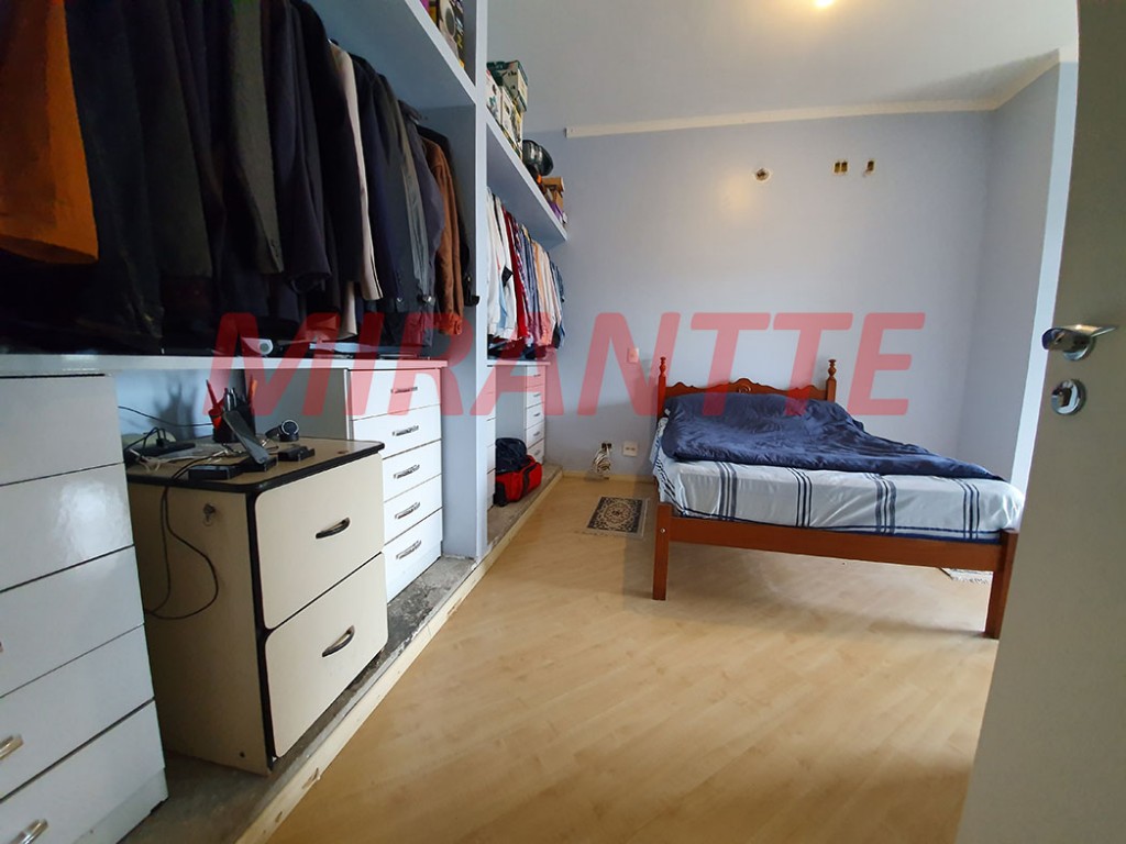 Sobrado de 270m² com 4 quartos em Serra Da Cantareira