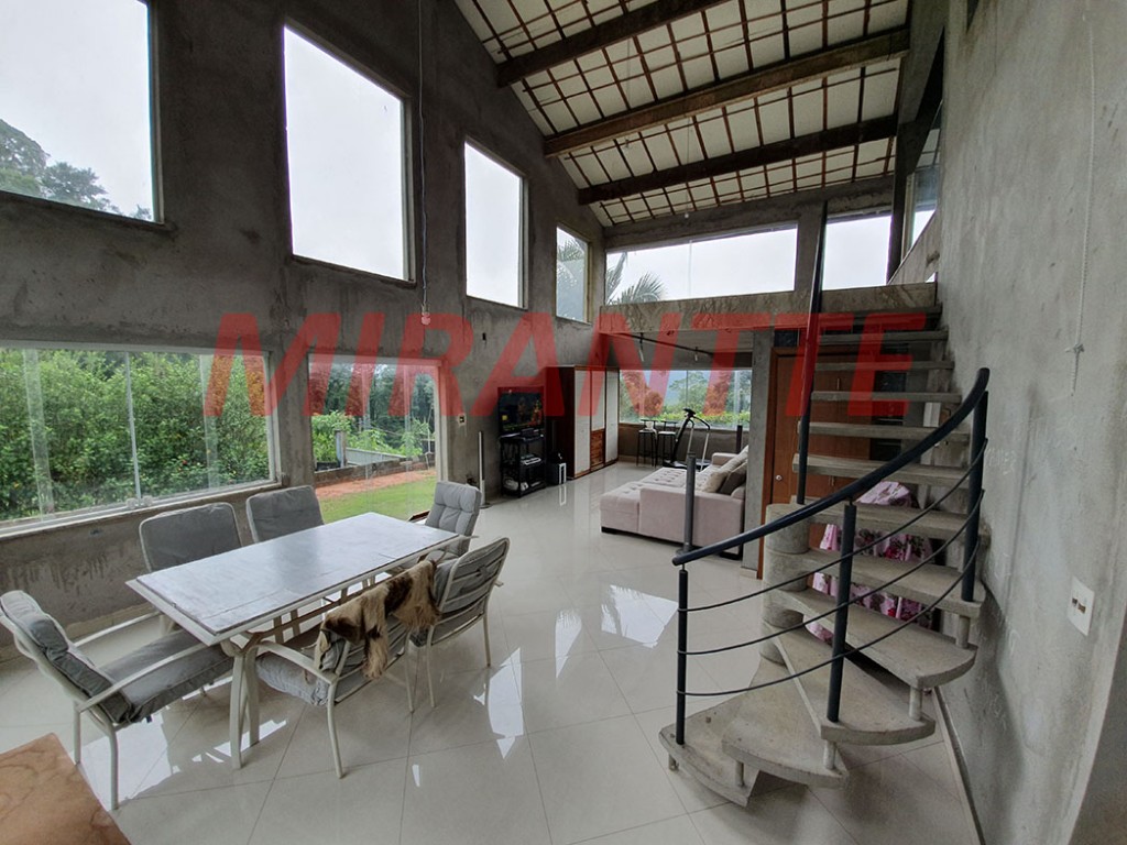 Sobrado de 270m² com 4 quartos em Serra Da Cantareira