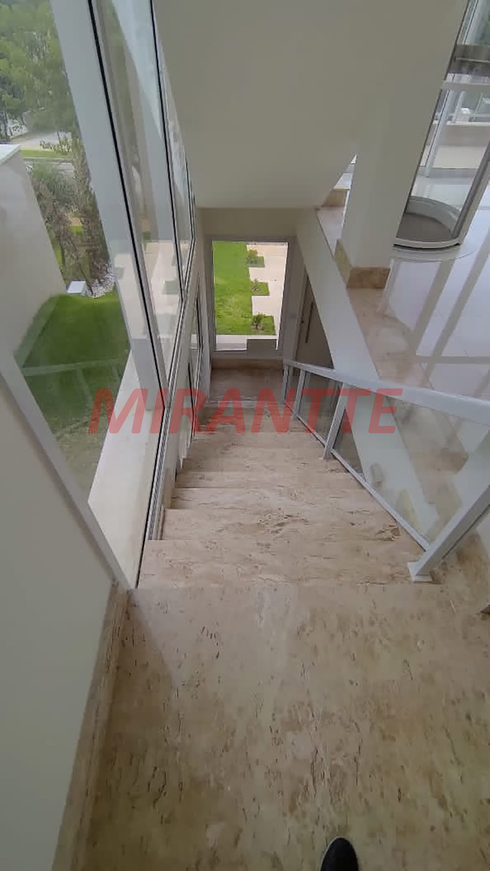 Sobrado de 430m² com 4 quartos em Alphaville