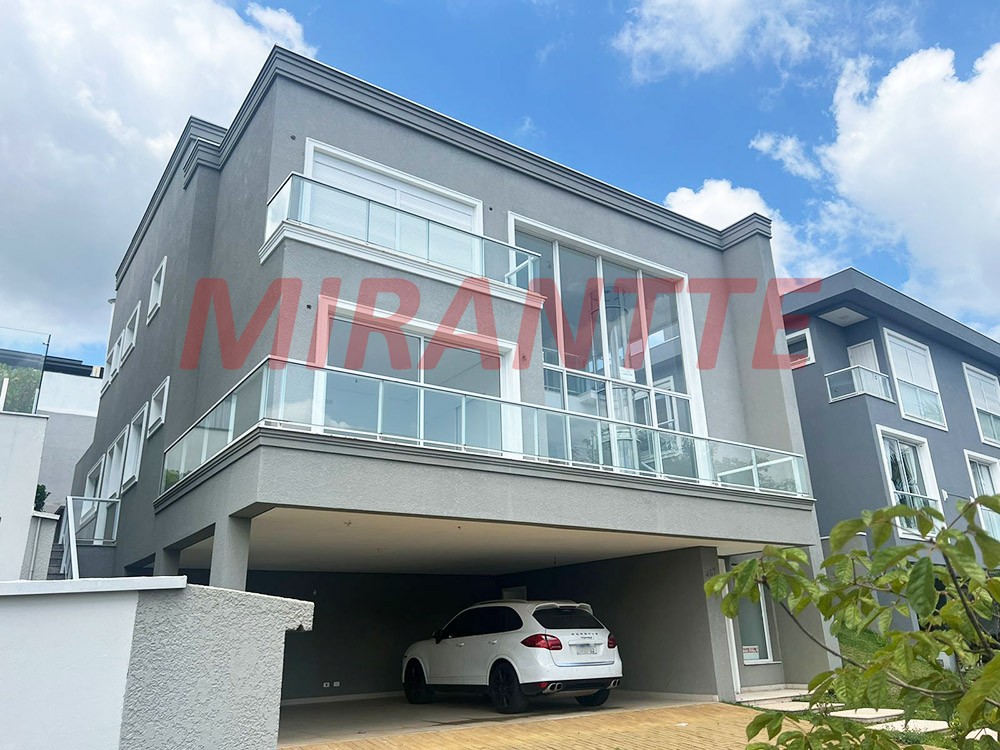 Sobrado de 430m² com 4 quartos em Alphaville
