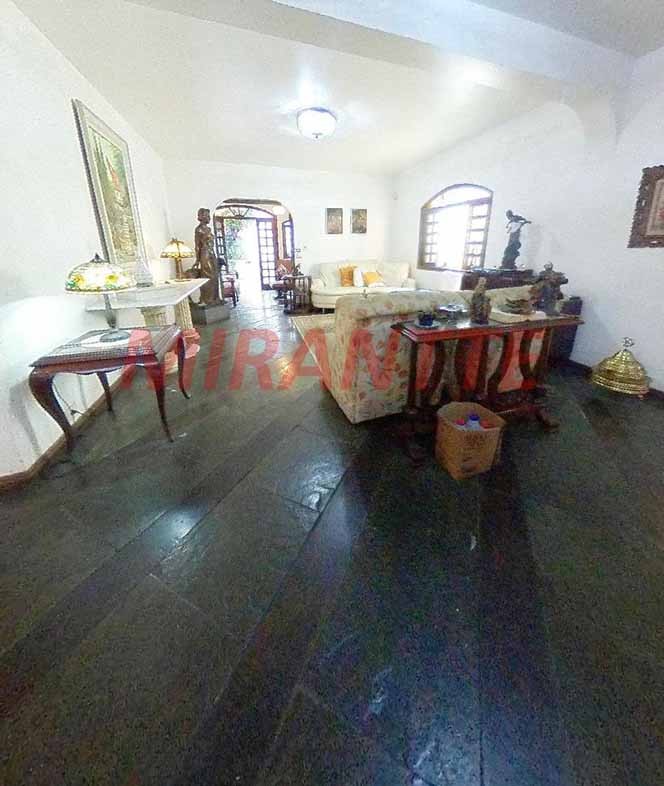 Sobrado de 320m² com 3 quartos em Santa Teresinha