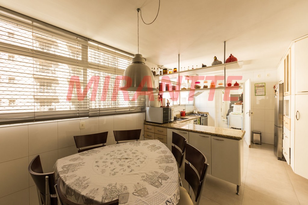 Apartamento de 240m² com 4 quartos em Higienópolis