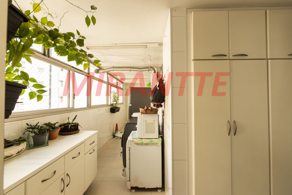 Apartamento de 240m² com 4 quartos em Higienópolis