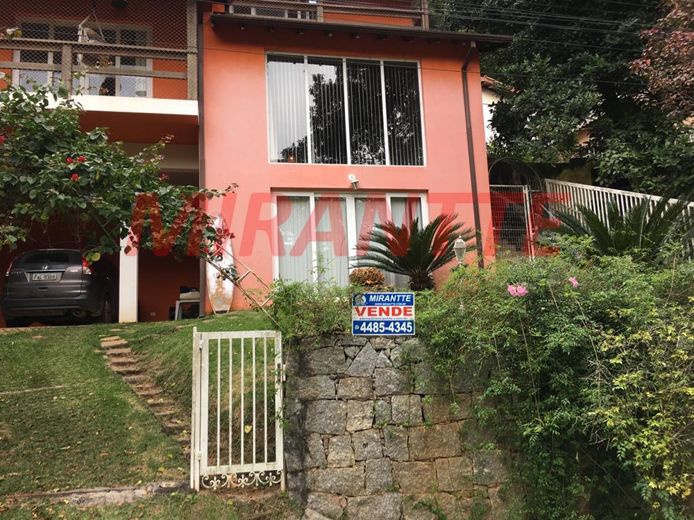 Sobrado de 360m² com 3 quartos em Serra da Cantareira