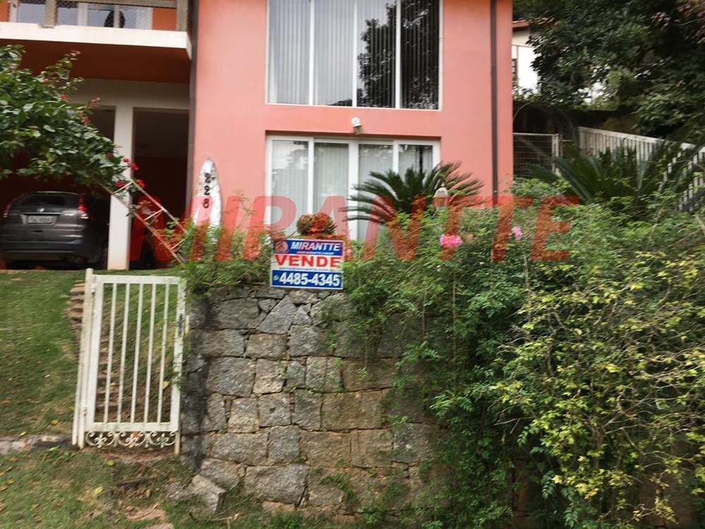 Sobrado de 360m² com 3 quartos em Serra da Cantareira