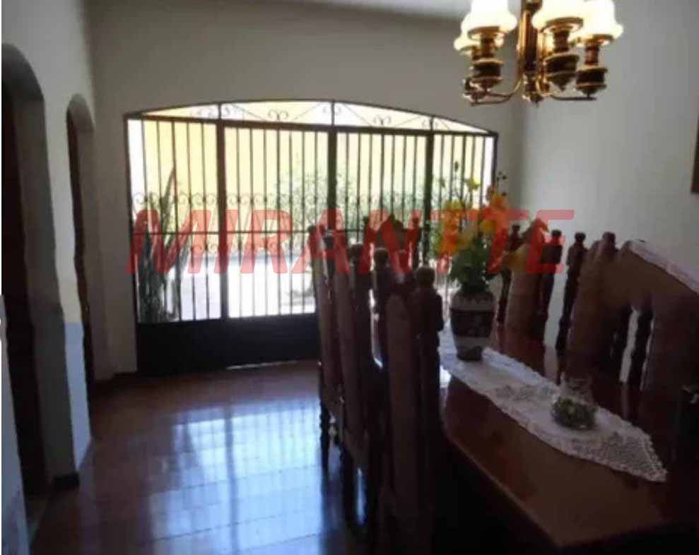 Sobrado de 230m² com 6 quartos em Parque Sao Domingos