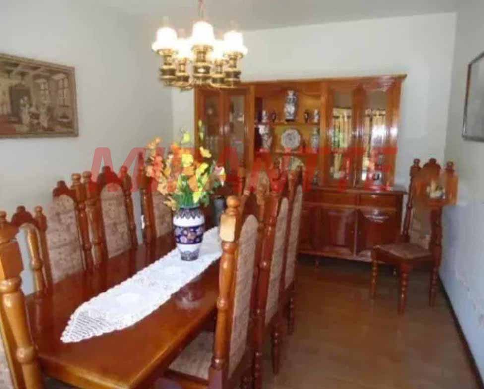 Sobrado de 230m² com 6 quartos em Parque Sao Domingos