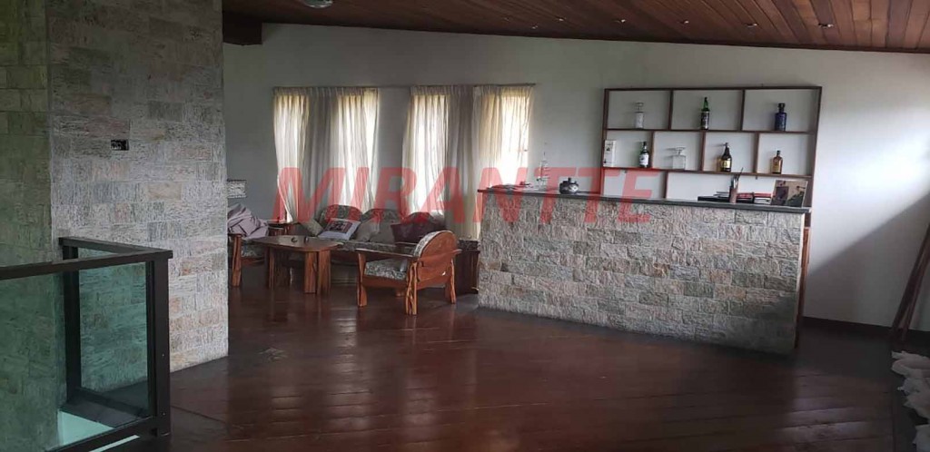 Sobrado de 550m² com 6 quartos em Arujazinho