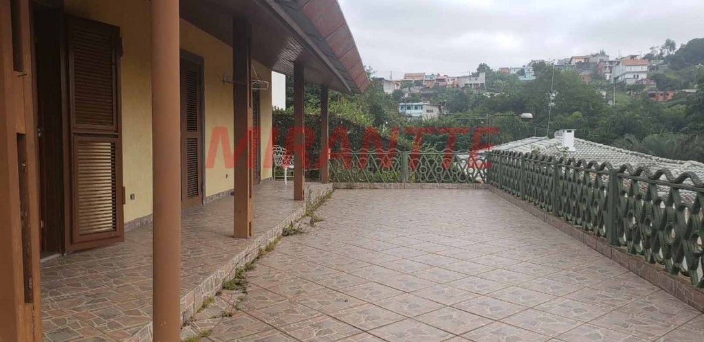 Sobrado de 550m² com 6 quartos em Arujazinho
