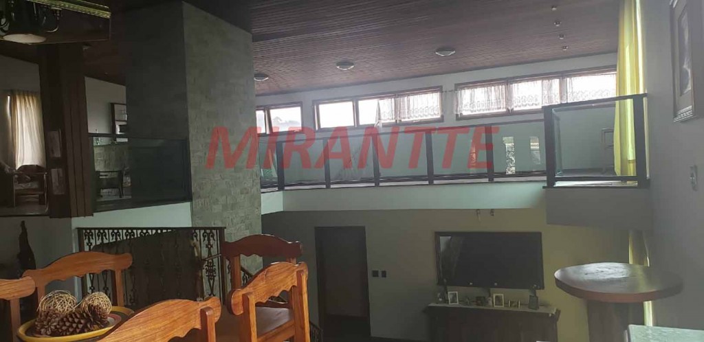 Sobrado de 550m² com 6 quartos em Arujazinho