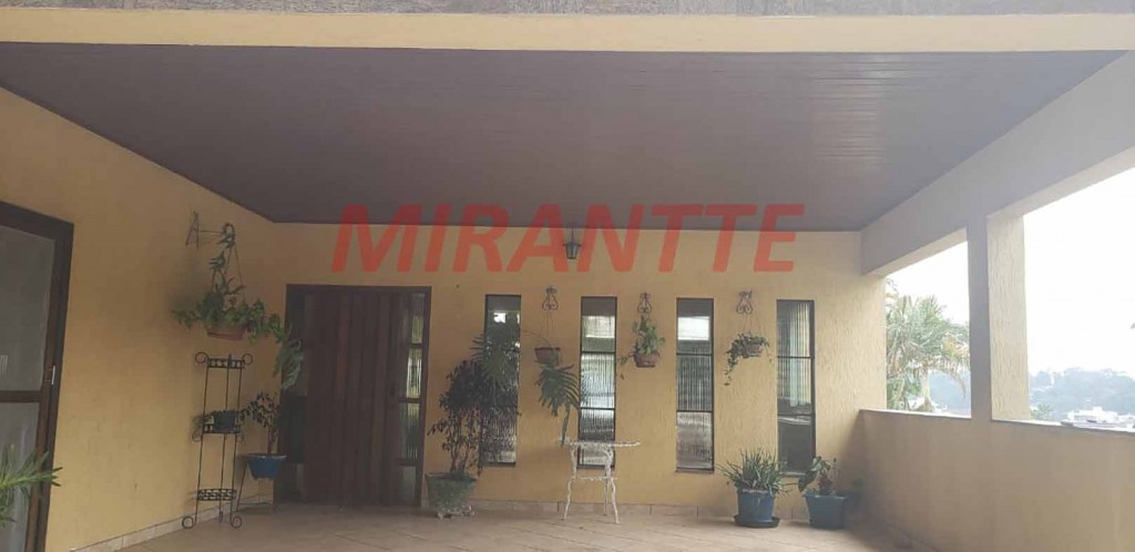 Sobrado de 550m² com 6 quartos em Arujazinho