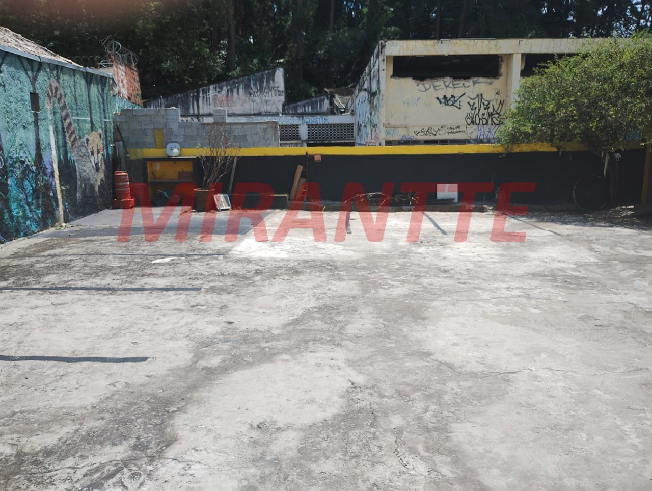 Terreno de 528m² em Horto Florestal