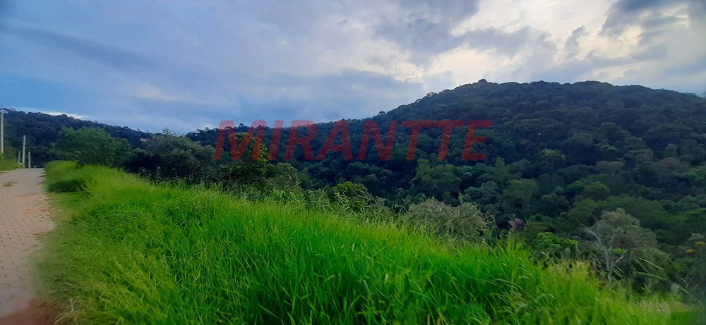 Terreno de 1036m² em Serra da Cantareira