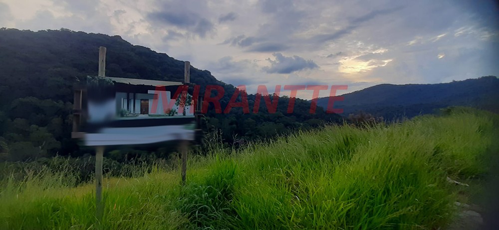 Terreno de 1036m² em Serra da Cantareira