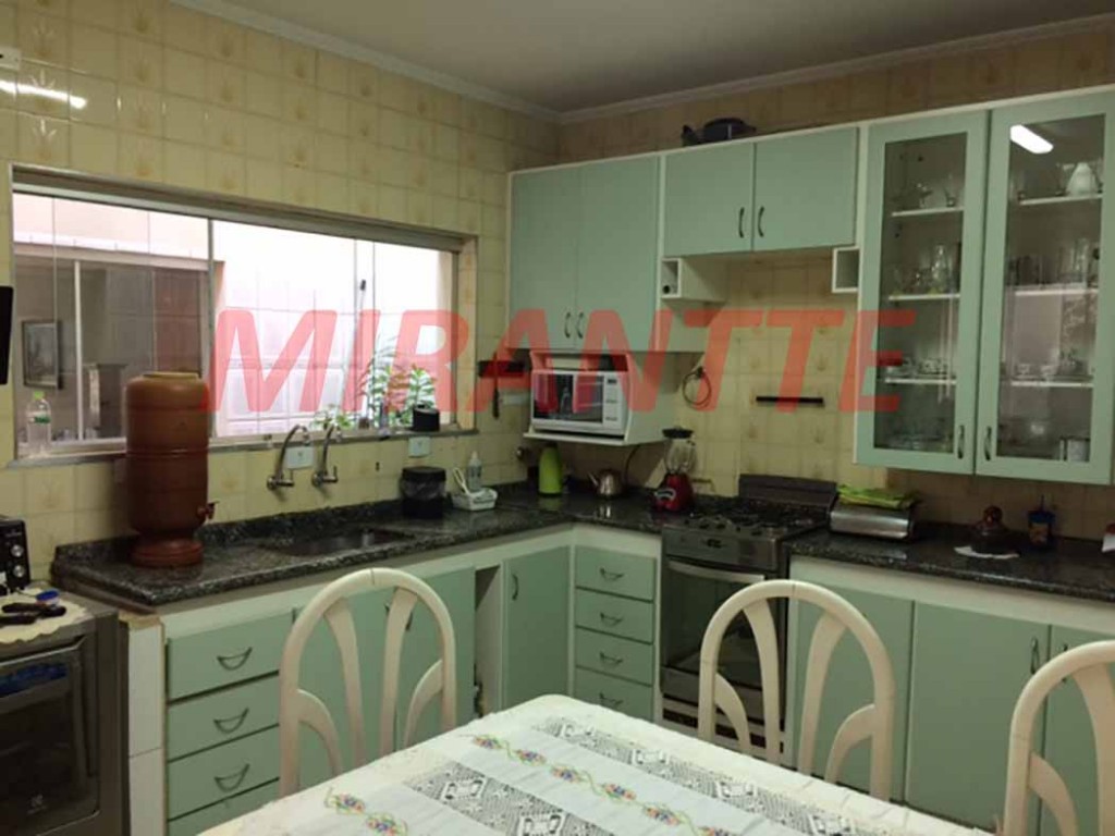 Sobrado de 215m² com 3 quartos em Vila Mazzei