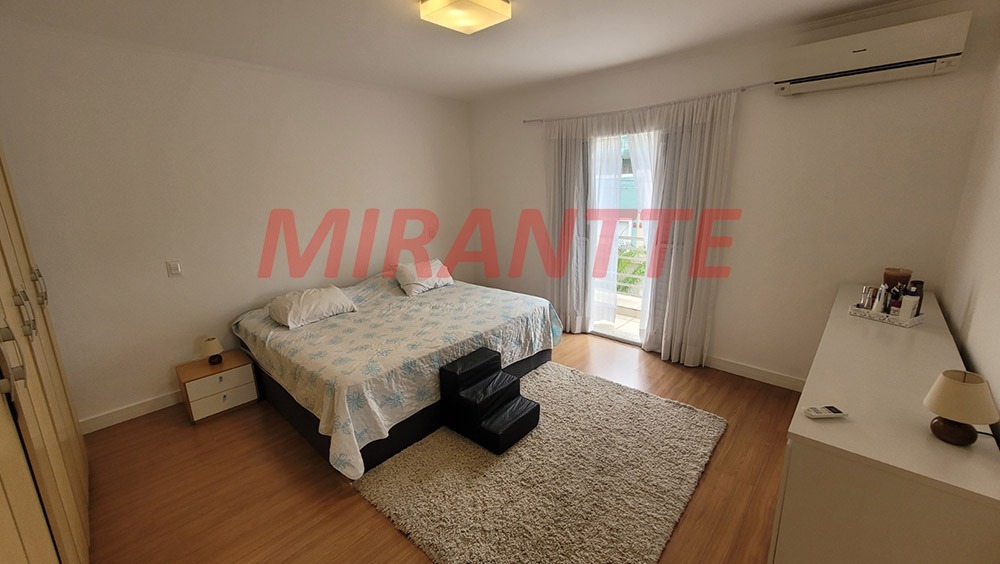 Sobrado de 305m² com 4 quartos em Tremembe
