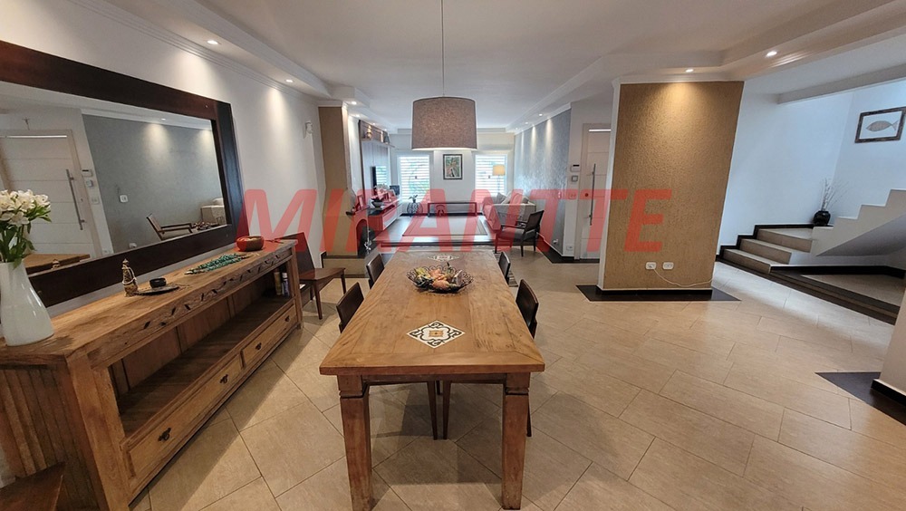 Sobrado de 305m² com 4 quartos em Tremembe