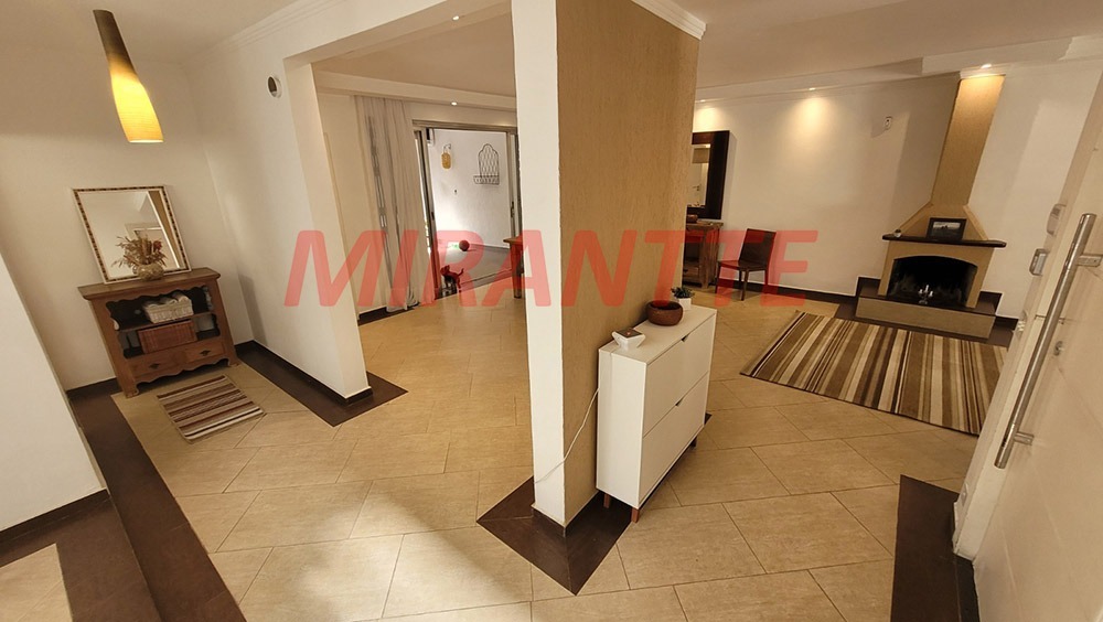 Sobrado de 305m² com 4 quartos em Tremembe