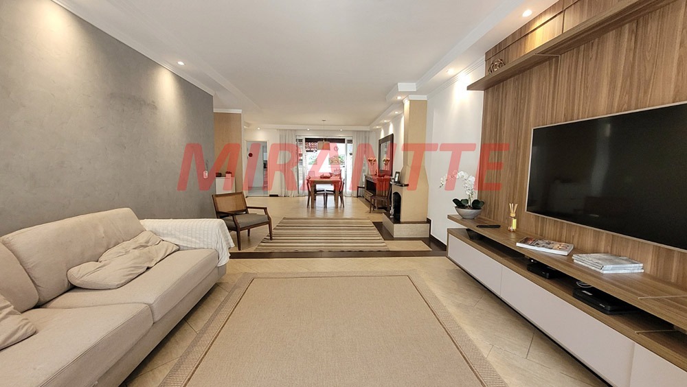 Sobrado de 305m² com 4 quartos em Tremembe