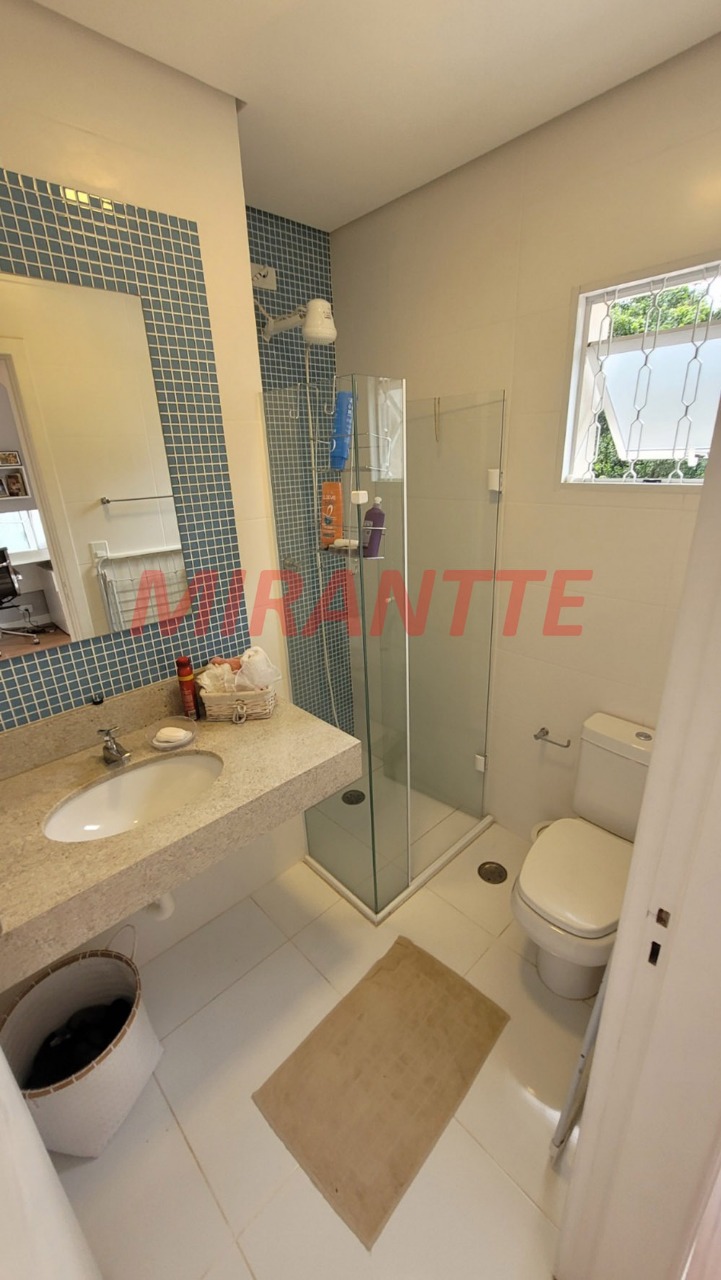 Sobrado de 305m² com 4 quartos em Tremembe