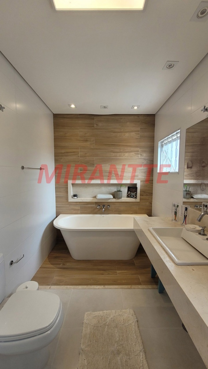 Sobrado de 305m² com 4 quartos em Tremembe