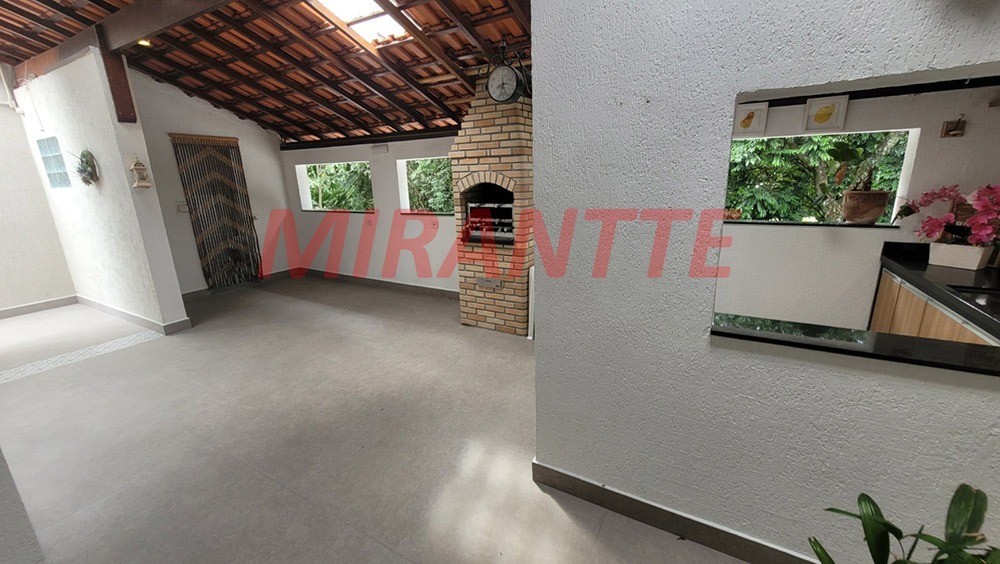 Sobrado de 305m² com 4 quartos em Tremembe