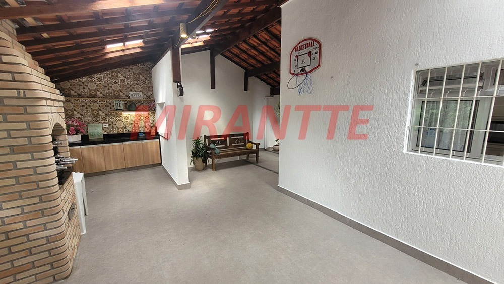 Sobrado de 305m² com 4 quartos em Tremembe