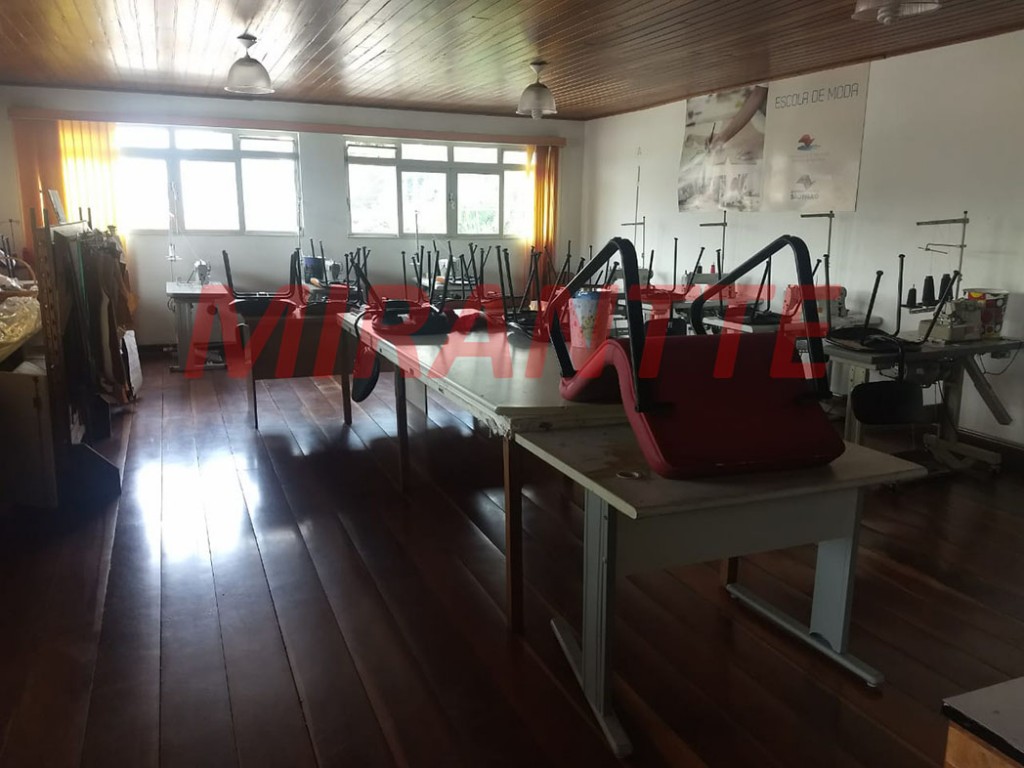 Sobrado de 450m² com 10 quartos em Jardim Floresta