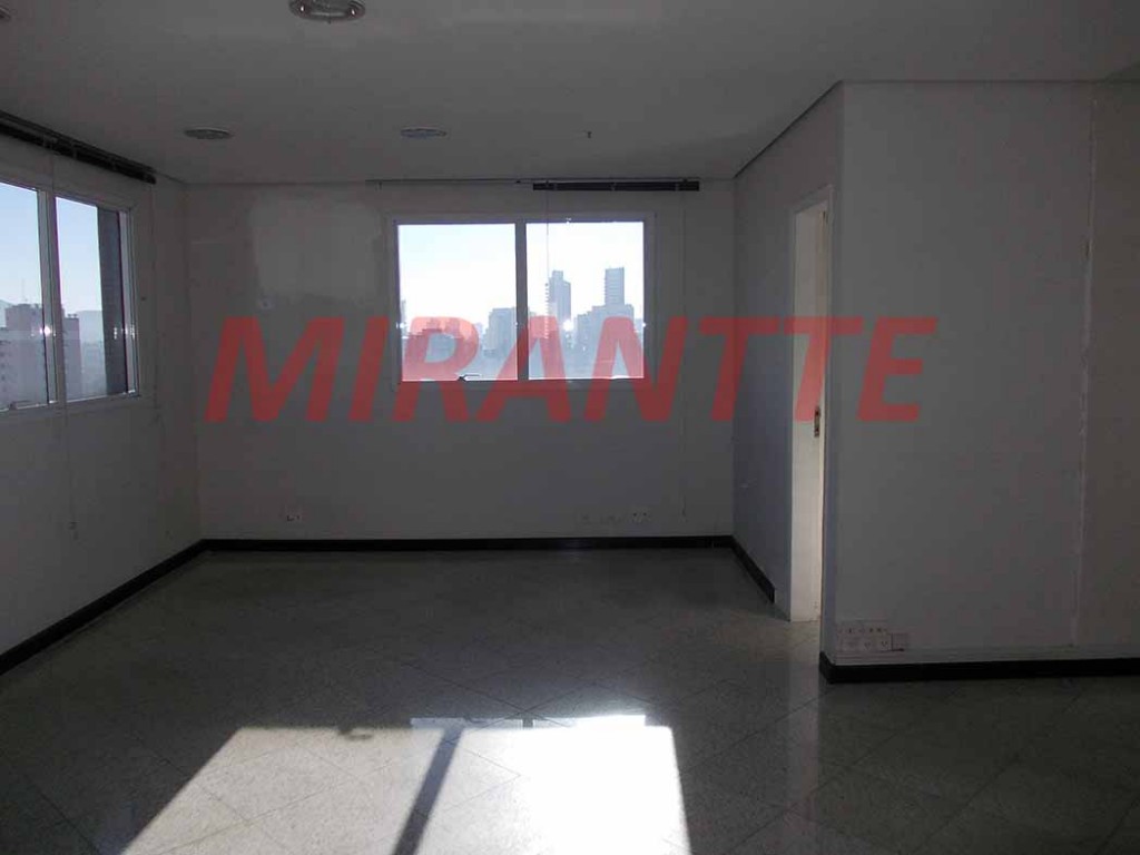 Comercial de 195m² em Água Fria