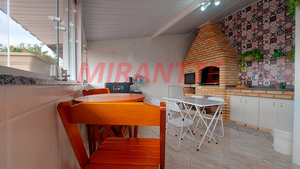 Sobrado de 207m² com 3 quartos em Vila Nivi
