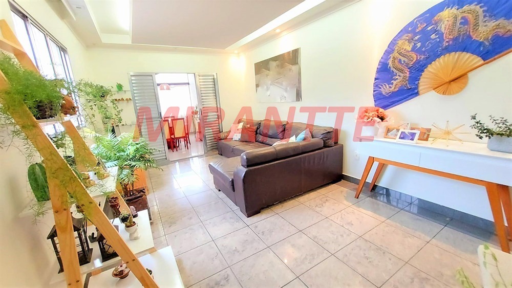 Sobrado de 207m² com 3 quartos em Vila Nivi