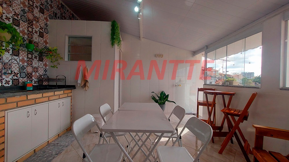 Sobrado de 207m² com 3 quartos em Vila Nivi