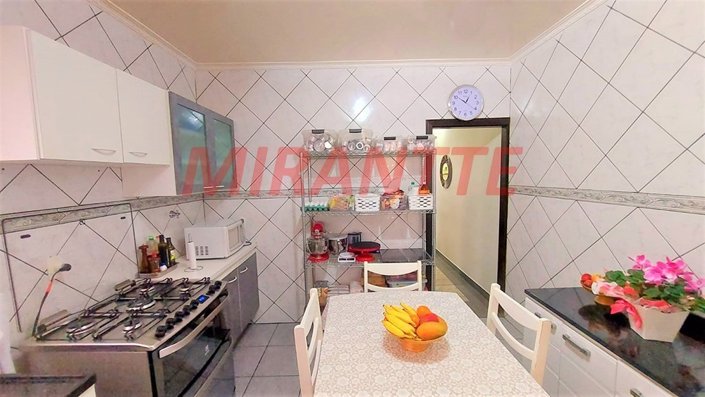 Sobrado de 207m² com 3 quartos em Vila Nivi