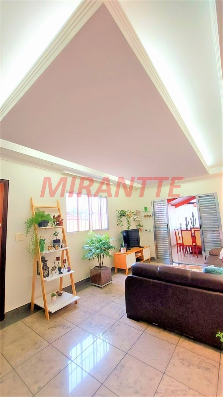 Sobrado de 207m² com 3 quartos em Vila Nivi