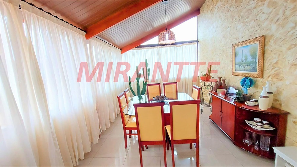 Sobrado de 207m² com 3 quartos em Vila Nivi