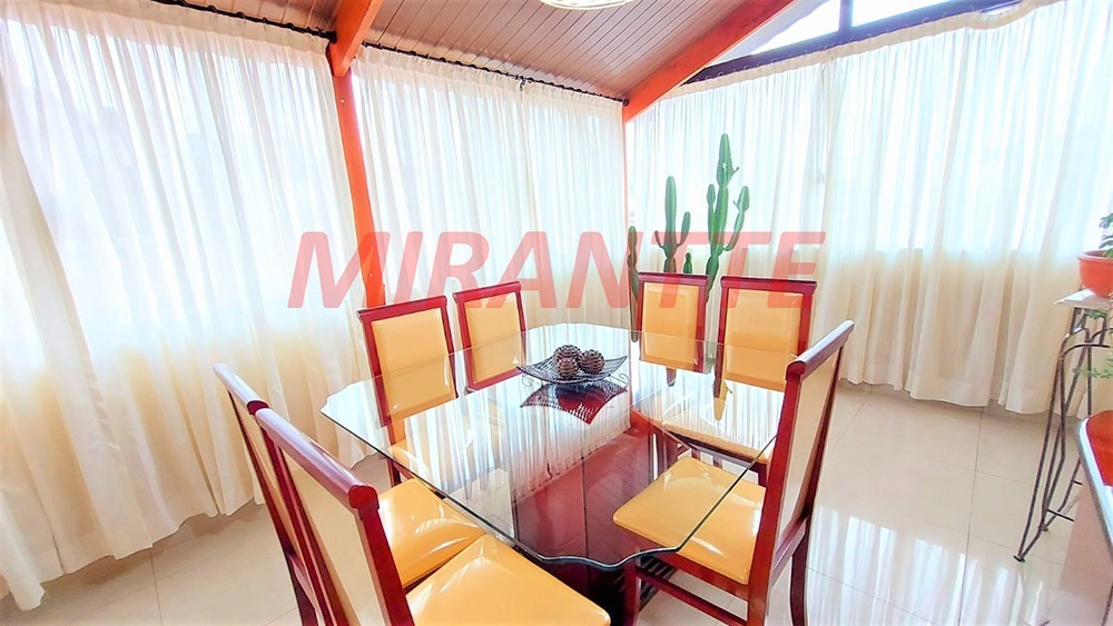 Sobrado de 207m² com 3 quartos em Vila Nivi