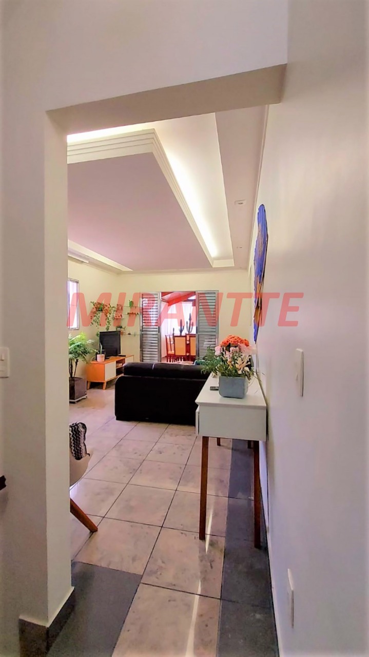 Sobrado de 207m² com 3 quartos em Vila Nivi