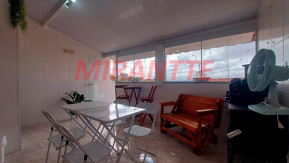 Sobrado de 207m² com 3 quartos em Vila Nivi