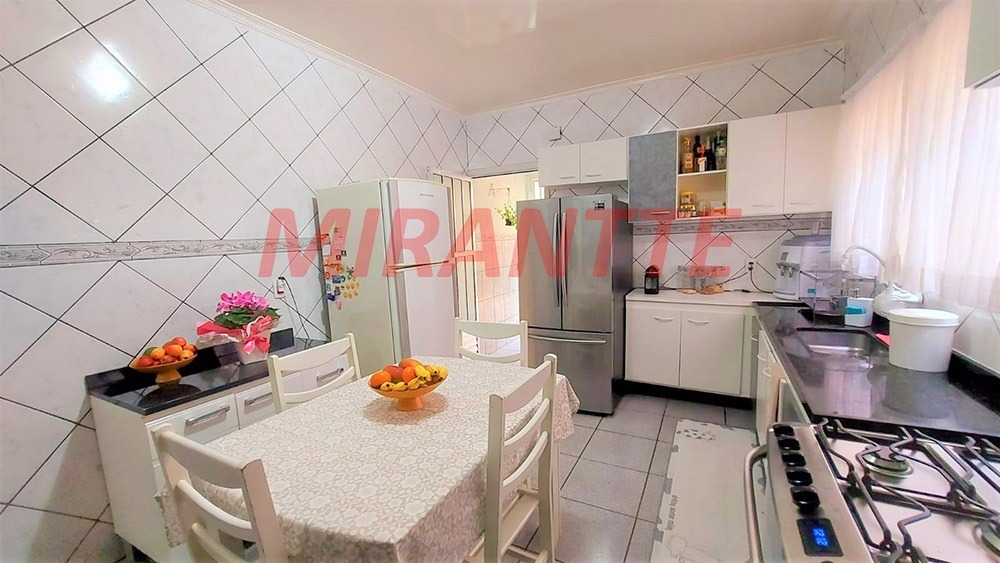 Sobrado de 207m² com 3 quartos em Vila Nivi