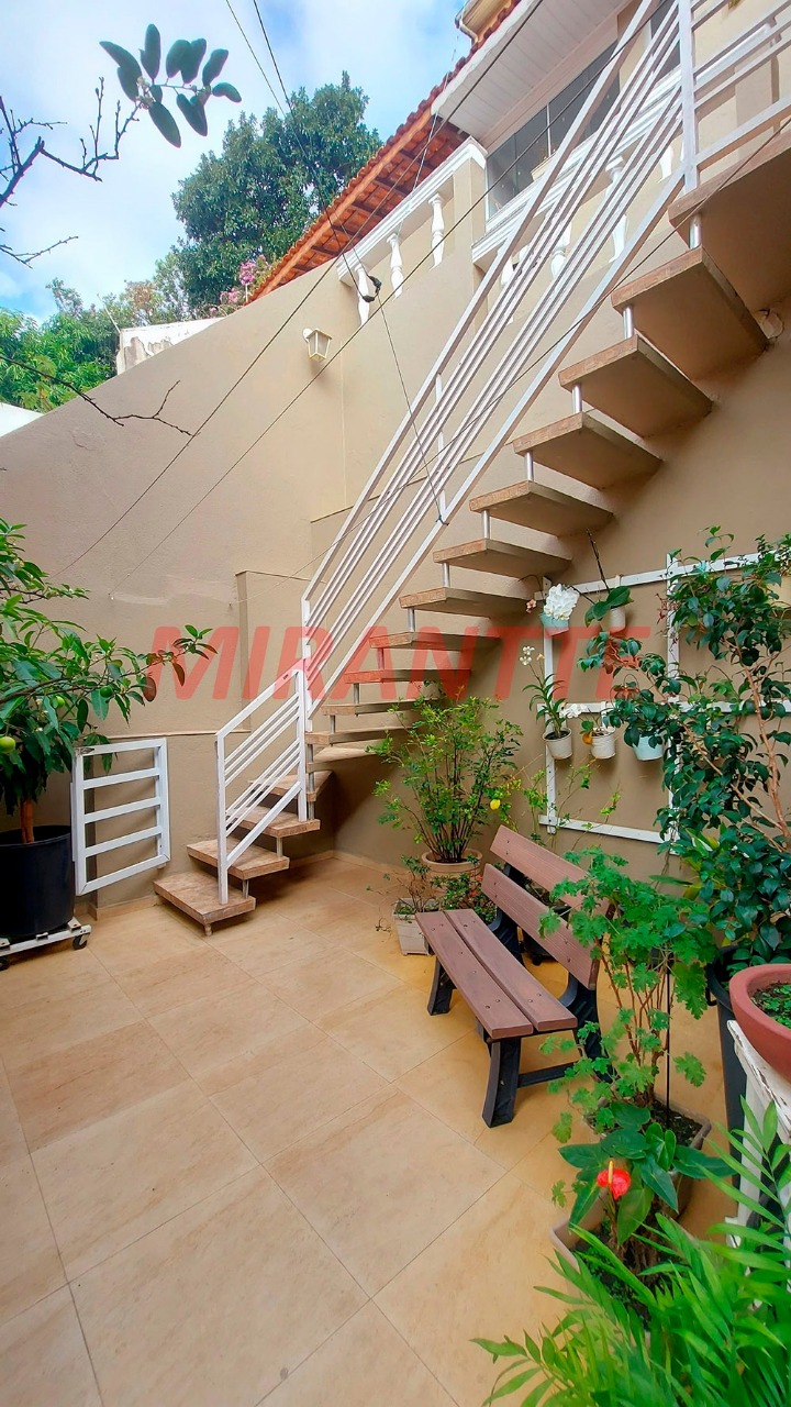 Sobrado de 207m² com 3 quartos em Vila Nivi