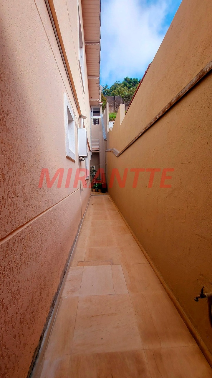 Sobrado de 207m² com 3 quartos em Vila Nivi