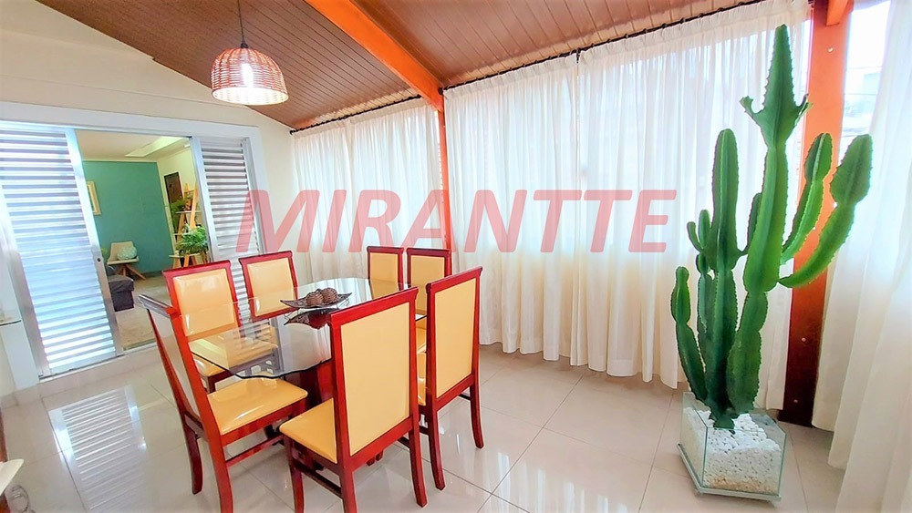 Sobrado de 207m² com 3 quartos em Vila Nivi
