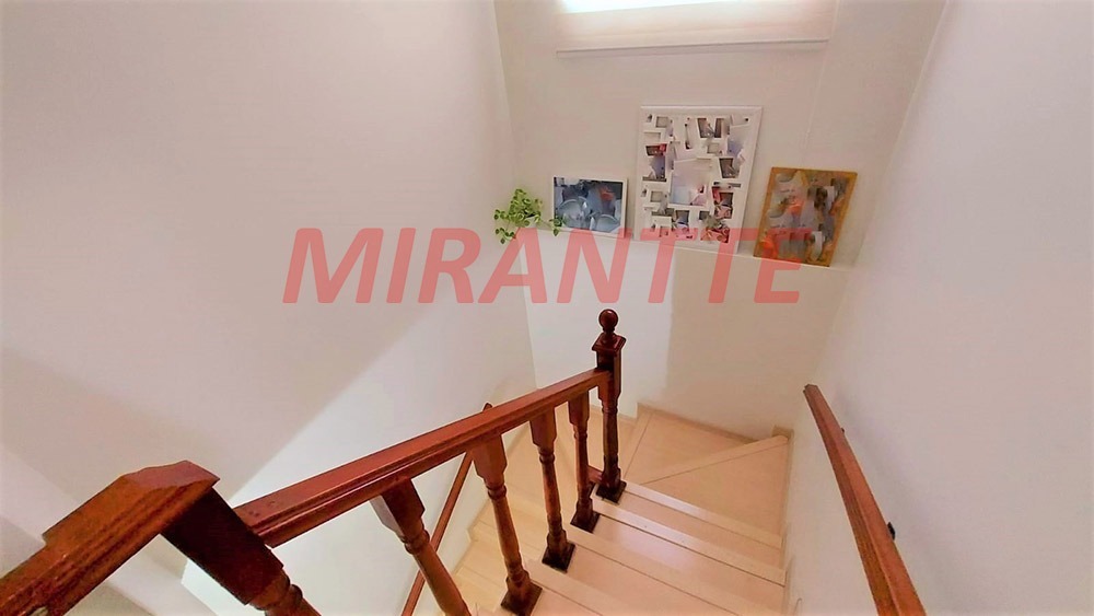 Sobrado de 207m² com 3 quartos em Vila Nivi