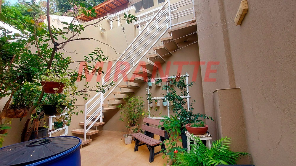 Sobrado de 207m² com 3 quartos em Vila Nivi