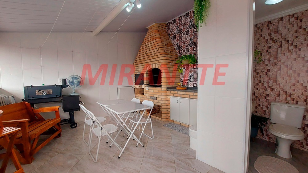 Sobrado de 207m² com 3 quartos em Vila Nivi