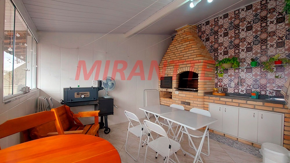 Sobrado de 207m² com 3 quartos em Vila Nivi