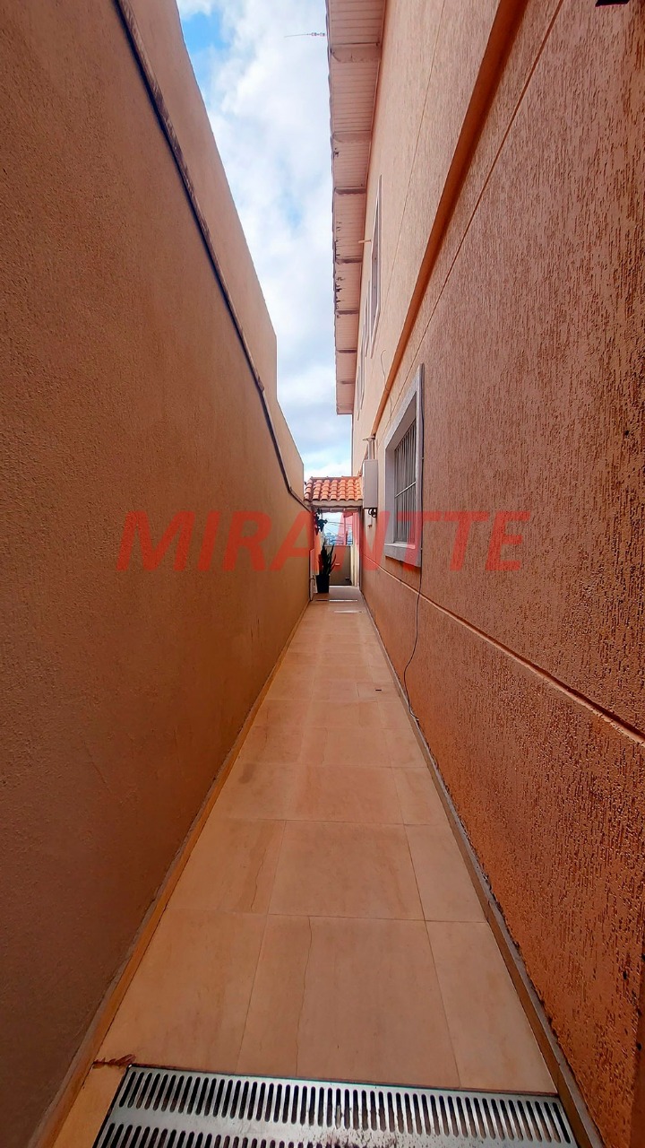 Sobrado de 207m² com 3 quartos em Vila Nivi