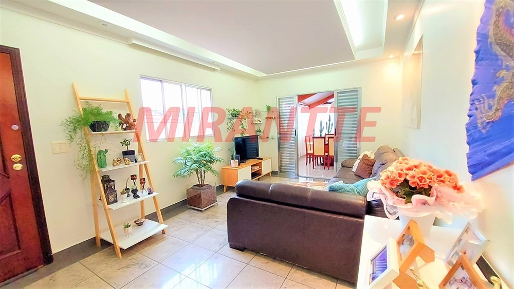 Sobrado de 207m² com 3 quartos em Vila Nivi