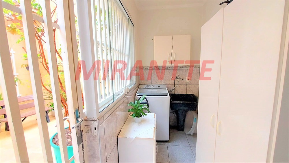 Sobrado de 207m² com 3 quartos em Vila Nivi